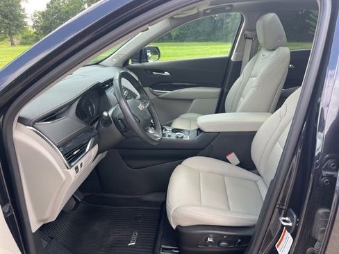 Used 2023 Cadillac XT4 Premium Luxury FWD image 14