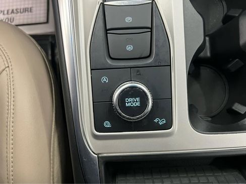 Used 2024 Ford Explorer XLT w/ Equipment Group 202A image 7