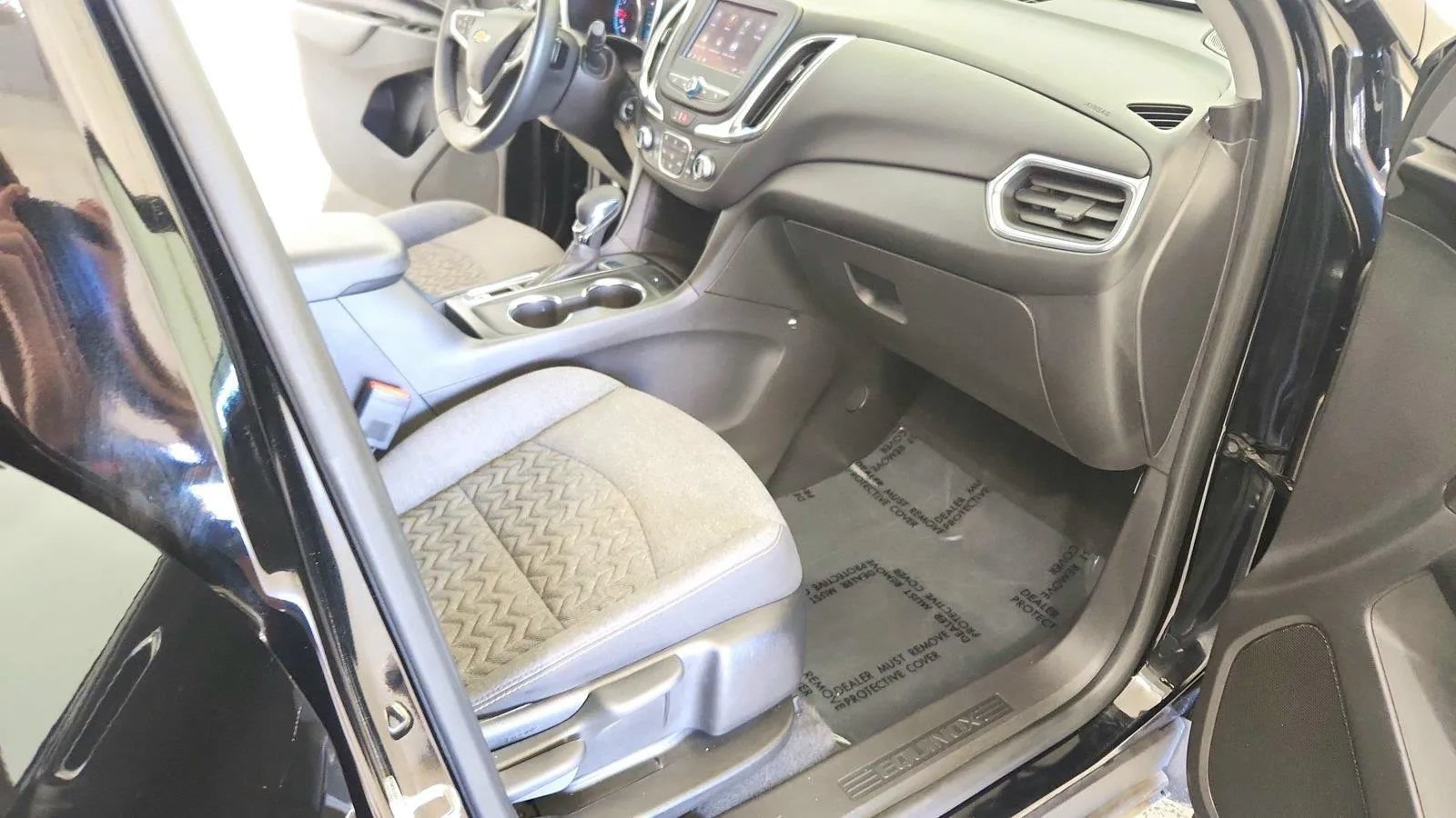 Used 2023 Chevrolet Equinox LT FWD image 28