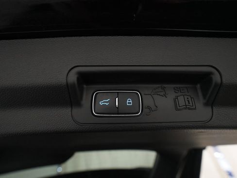 Used 2023 Ford Explorer XLT AWD/4WD image 15