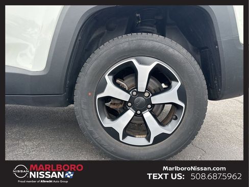 Used 2022 Jeep Renegade Trailhawk image 12