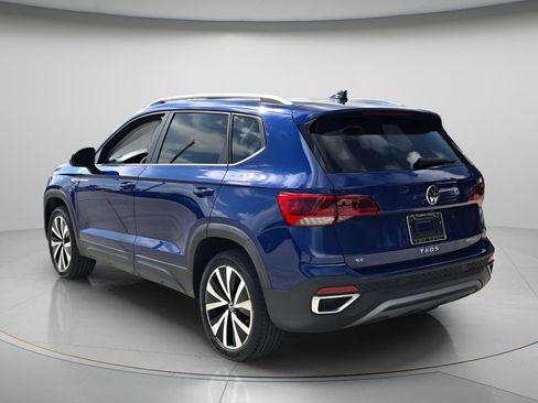 Certified 2023 Volkswagen Taos SE w/ Panoramic Sunroof Package FWD image 4