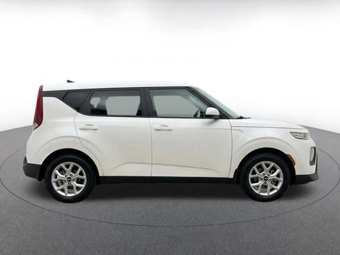 Used 2025 Kia Soul LX w/ LX Technology Package FWD image 10