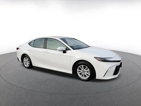 Used 2025 Toyota Camry LE image 2