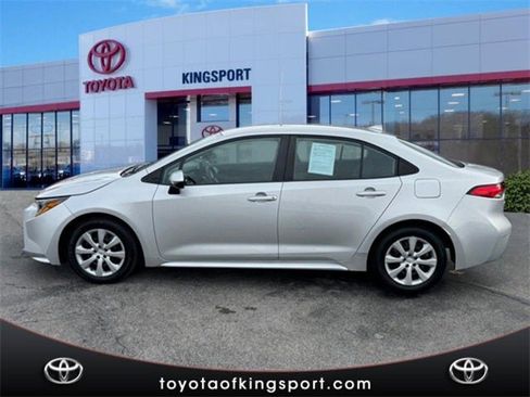 Used 2023 Toyota Corolla LE image 2