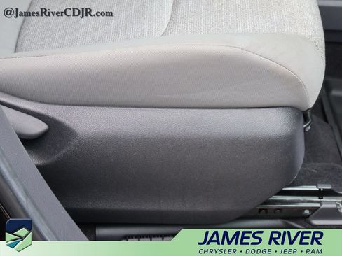 Used 2024 Toyota Sienna LE FWD image 10