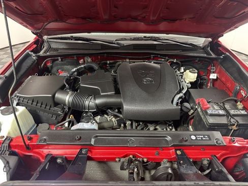 Used 2018 Toyota Tacoma SR image 30