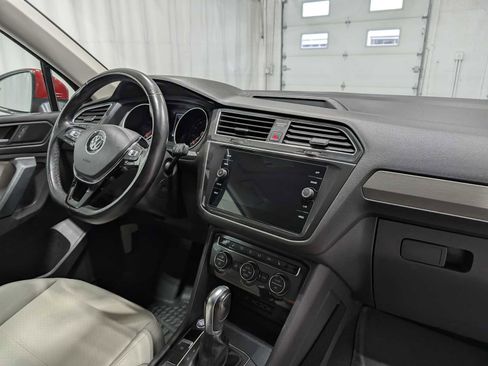 Used 2019 Volkswagen Tiguan SE image 40
