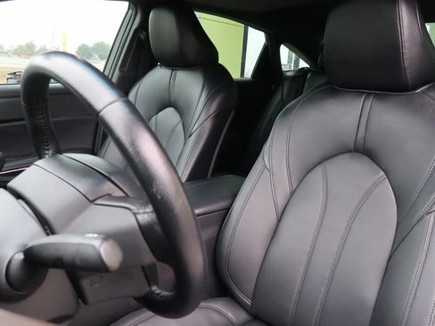 Used 2019 Toyota Avalon XLE w/ Moonroof Package FWD image 18