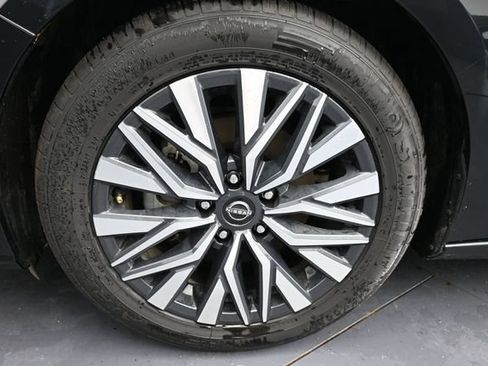 Used 2025 Nissan Altima 2.5 SV FWD image 21
