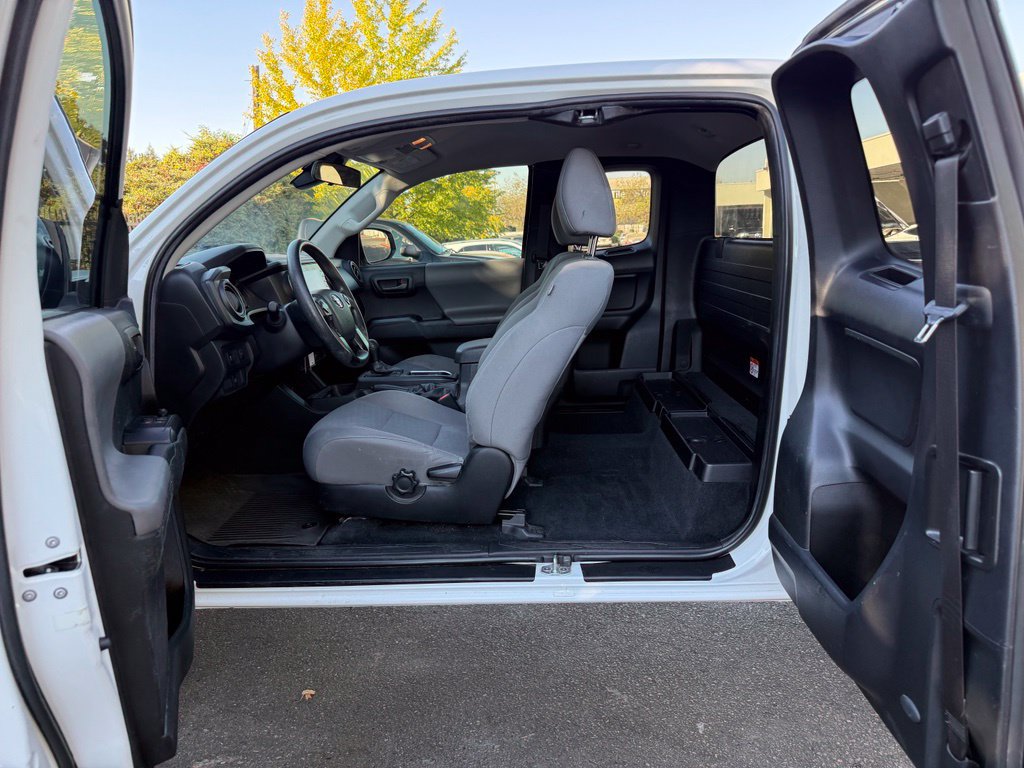 Used 2022 Toyota Tacoma SR AWD/4WD image 5