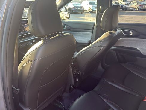 Used 2023 Jeep Compass Latitude image 22