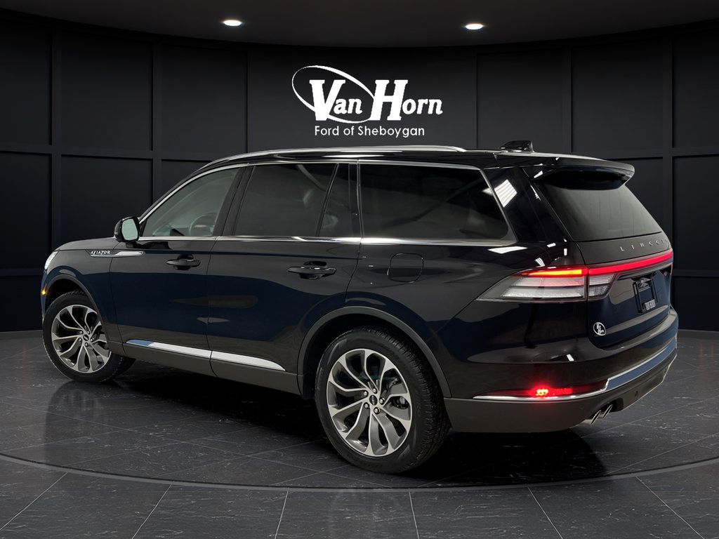 Used 2025 Lincoln Aviator Reserve AWD/4WD image 3
