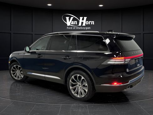 Used 2025 Lincoln Aviator Reserve AWD/4WD image 3