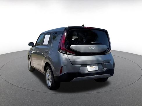 Used 2025 Kia Soul LX w/ LX Technology Package FWD image 11