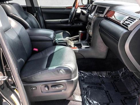 Used 2013 Lexus LX 570 4WD w/ Luxury Pkg image 27
