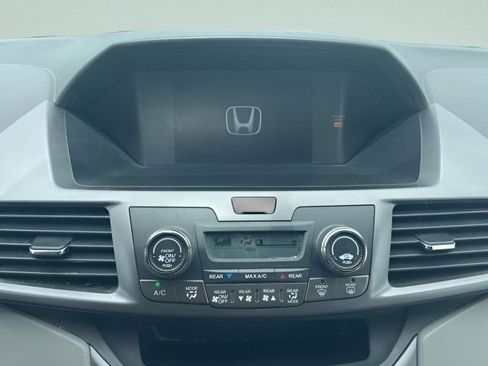 Used 2014 Honda Odyssey LX image 17
