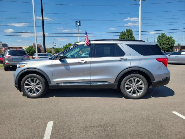 Used 2021 Ford Explorer XLT w/ Equipment Group 202A AWD/4WD image 2