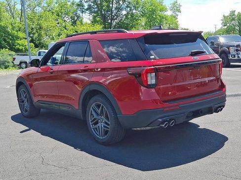 Used 2025 Ford Explorer ST AWD/4WD image 7