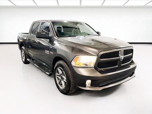 Used 2017 RAM 1500 Express RWD image 3