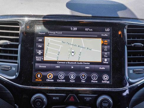 Used 2020 Jeep Grand Cherokee Altitude AWD/4WD image 15