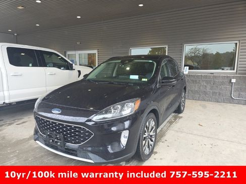 Used 2020 Ford Escape Titanium image 2