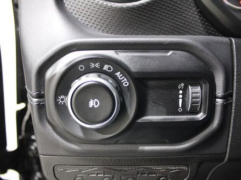 Used 2025 Jeep Wrangler Unlimited Rubicon image 40