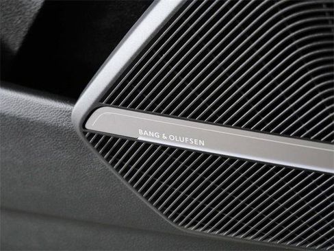 Used 2022 Audi SQ5 Prestige w/ Prestige Package image 29