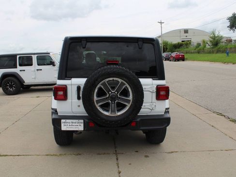 Used 2018 Jeep Wrangler Unlimited Sahara w/ Uconnect 4C Nav & Sound Group AWD/4WD image 2