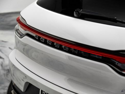 Used 2021 Porsche Macan AWD/4WD image 15