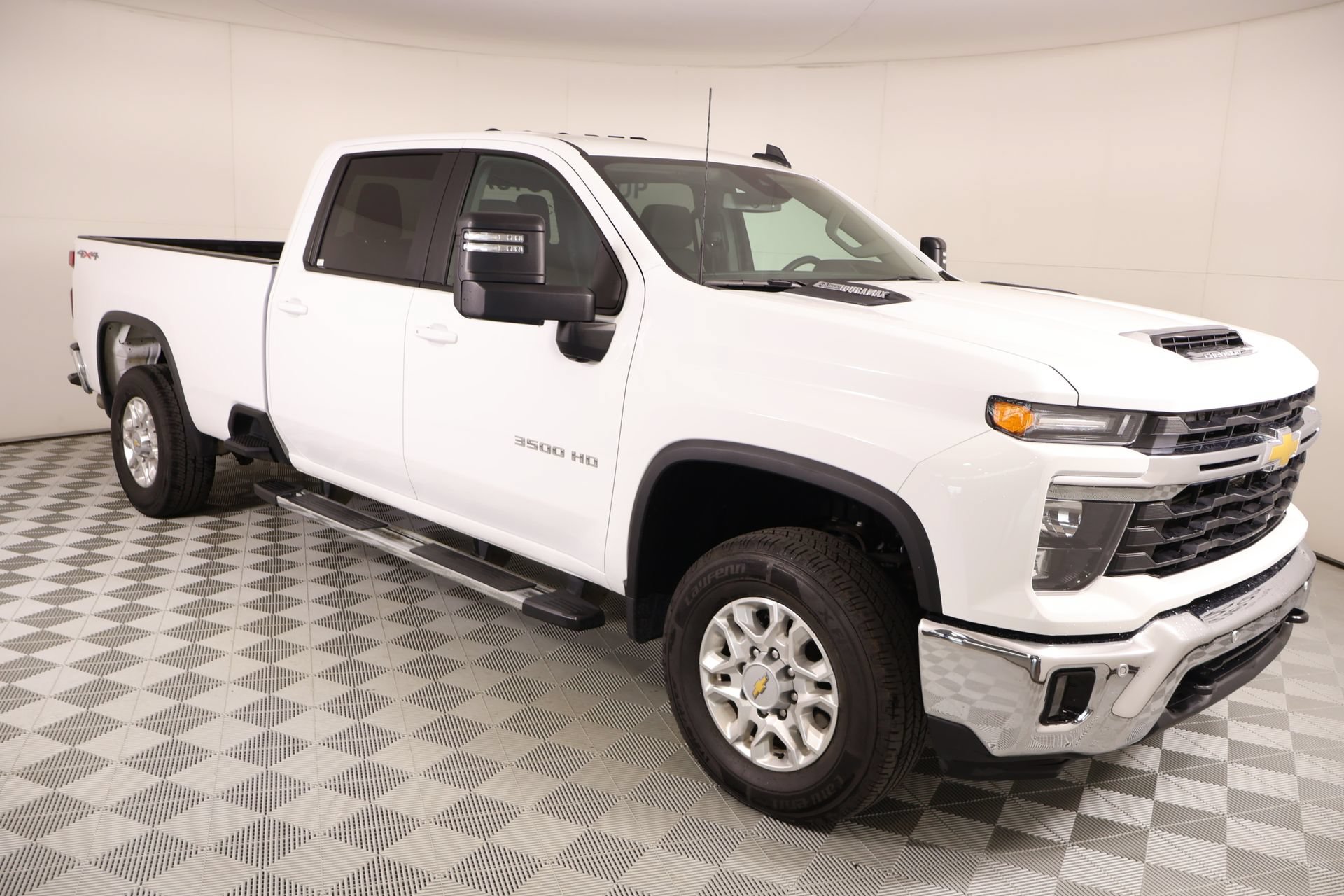 Used 2025 Chevrolet Silverado 3500 LT w/ Safety Package AWD/4WD image 1