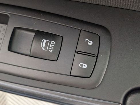 Used 2016 Jeep Cherokee Latitude w/ Comfort & Sound Group image 31