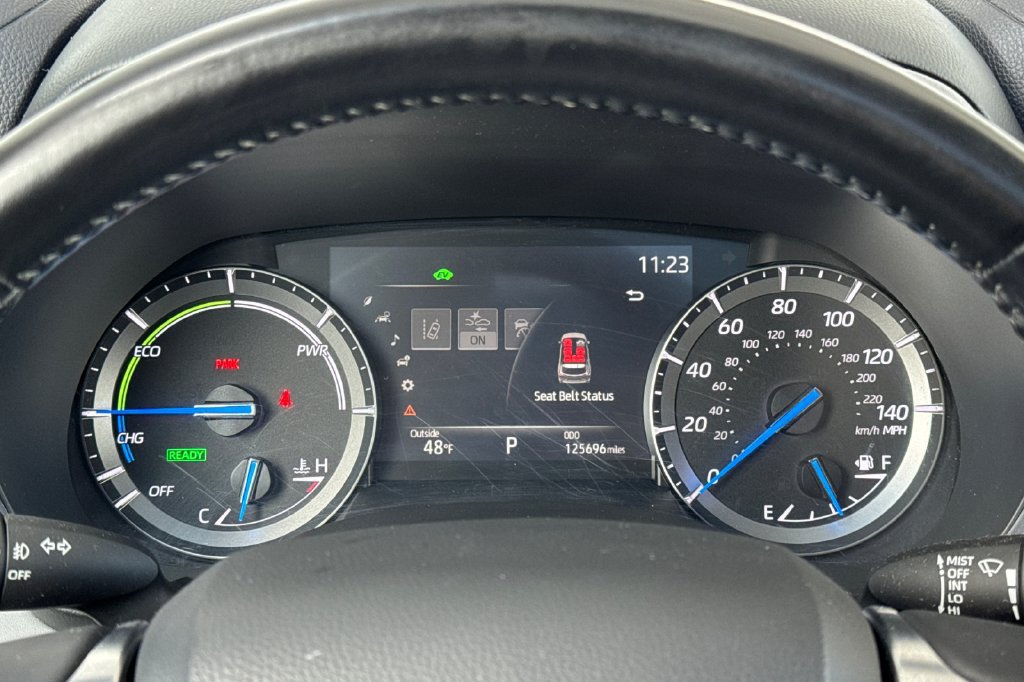 Used 2021 Toyota Highlander XLE AWD/4WD image 30