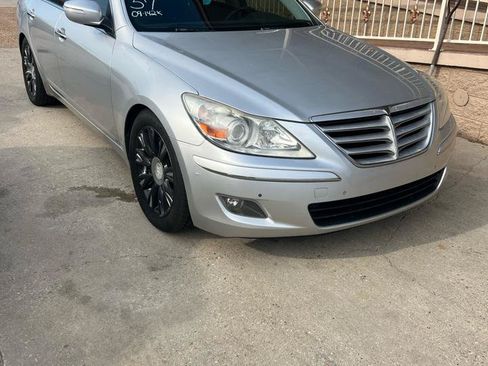 Used 2009 Hyundai Genesis 3.8 w/ Technology Pkg 4 RWD image 3
