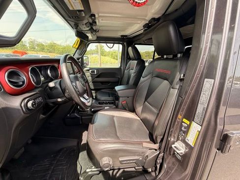 Used 2022 Jeep Gladiator Rubicon w/ Cold Weather Group AWD/4WD image 16