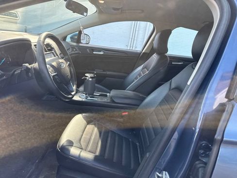 Used 2018 Ford Fusion SE w/ Equipment Group 201A FWD image 9