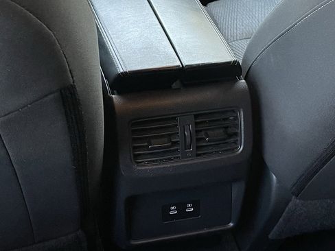 Used 2024 Nissan Rogue SV image 24