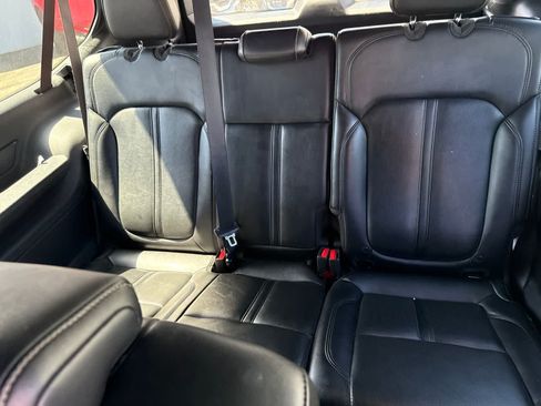 Used 2024 Jeep Wagoneer L Series II RWD image 25