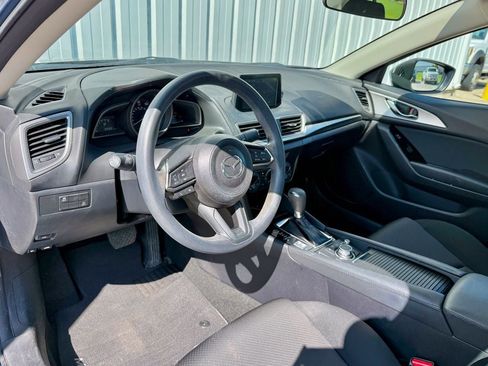 Used 2018 MAZDA MAZDA3 Sport FWD image 10