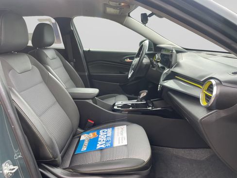 Used 2025 Chevrolet Trax LT w/ LT Convenience Package FWD image 11
