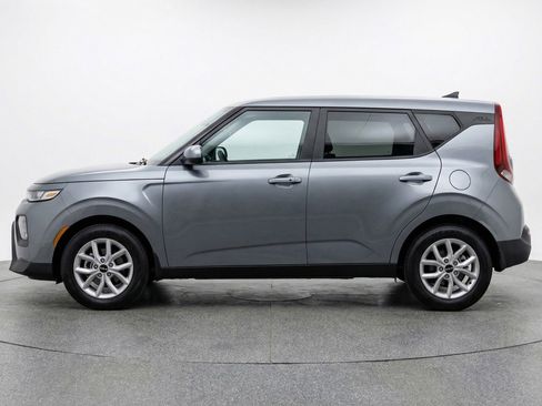 Used 2025 Kia Soul LX w/ LX Technology Package FWD image 5