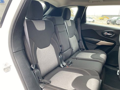 Used 2017 Jeep Cherokee Sport w/ Trailer Tow Group image 6