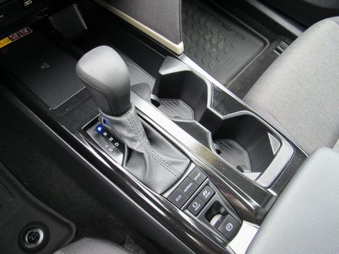 Used 2025 Toyota Camry LE FWD image 25