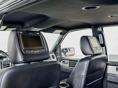 Used 2016 Ford Expedition XLT w/ Equipment Group 202A AWD/4WD image 16