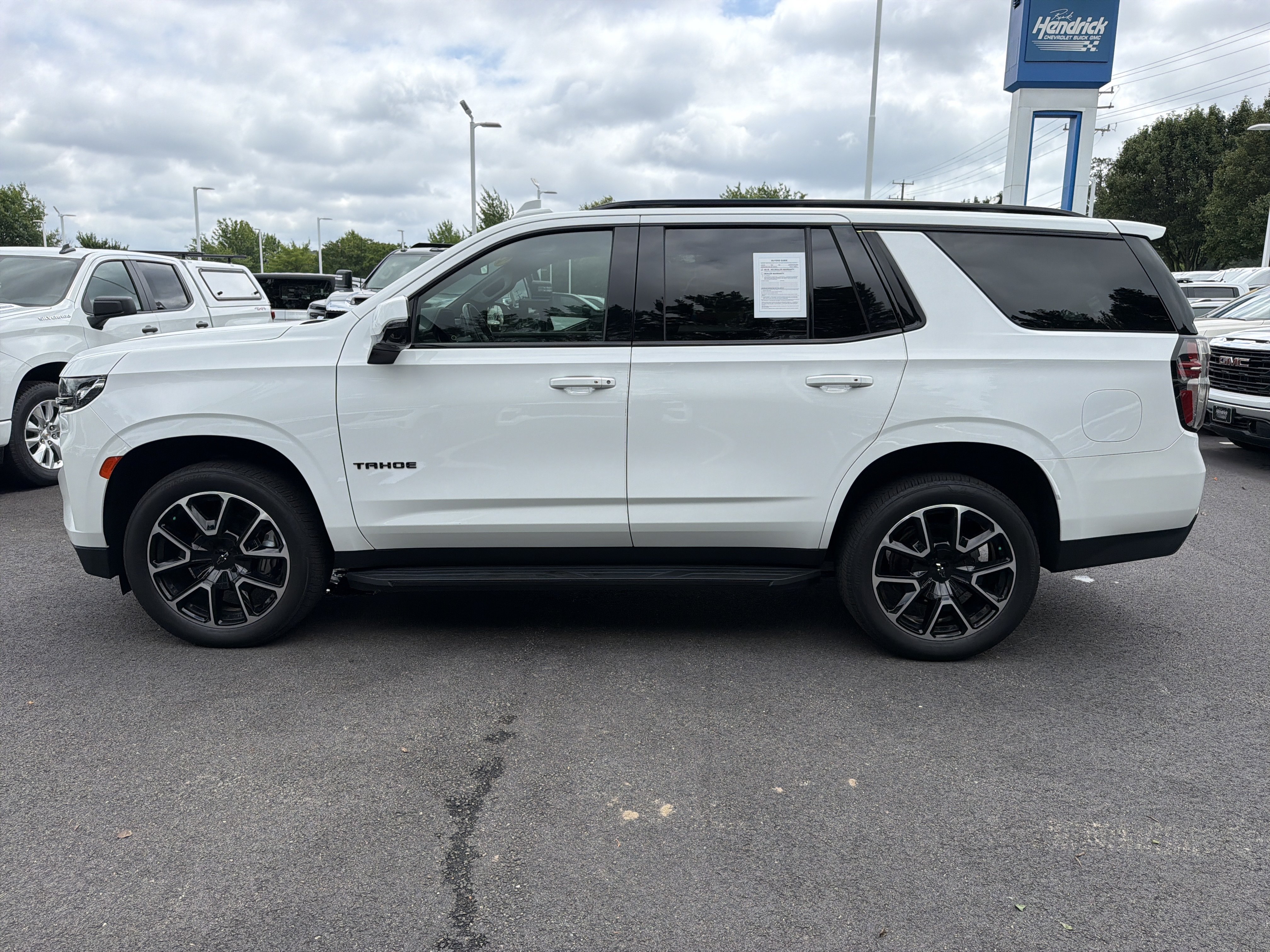 Used 2022 Chevrolet Tahoe RST w/ Luxury Package AWD/4WD image 7