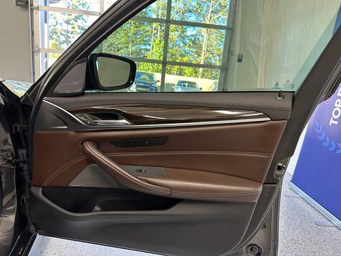 Used 2018 BMW M550i xDrive image 27