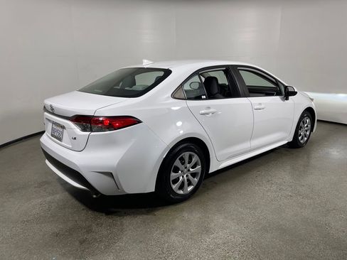Certified 2022 Toyota Corolla LE image 3