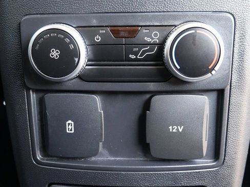 Used 2024 Ford Explorer XLT w/ Equipment Group 202A AWD/4WD image 58