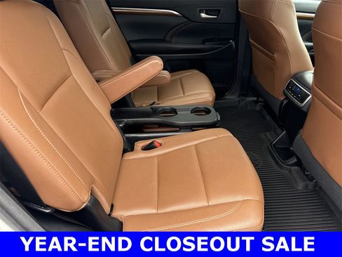 Used 2017 Toyota Highlander Limited image 36