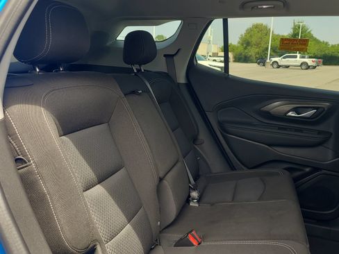 Used 2024 GMC Terrain SLE w/ Driver Convenience Package FWD image 16